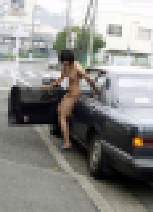 ◆素人投稿動画 file02 ●園全裸徘徊→全裸で自販機ジュース買い 出会い系でゲットした千●田区●お茶の●のナースさんは見られ　サンプル画像3