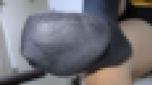 紺ハイソ 足組 正面 サンプル画像2
