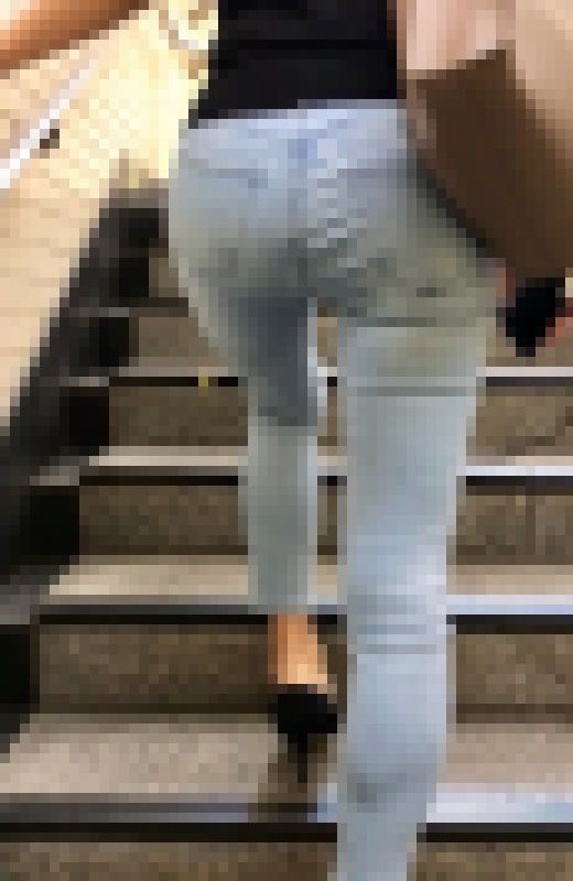 【好評再販SALE】新〇結衣！？泉〇香！？似の超美人セクシーエロ美人OLのパツパツスキニーエロデニムに挿入！【138】　サンプル画像2