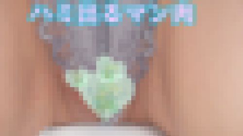 [4K][胸チラ]Tバックの紐が食い込んでマン肉お披露目！　サンプル画像3