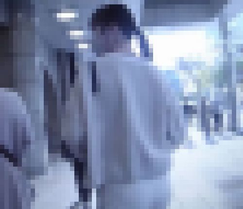 超清楚系の爆尻美少女が白いペラピタパン履いて大きなお尻をムニュムニュさせて歩いてるよ サンプル画像3