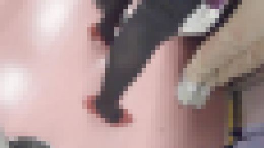【脚が本体5】黒タイツお姉さんの引き締まった美脚　サンプル画像1