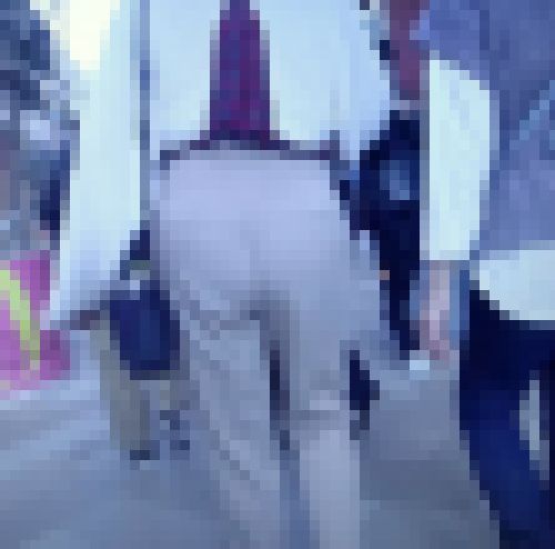 清楚系の可愛い美女がピタパン履いて大きなお尻プリプリさせながら歩いてるよ サンプル画像1