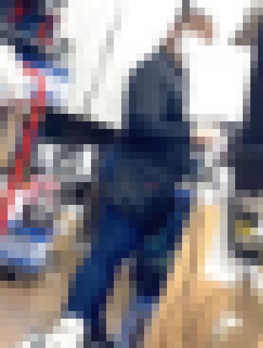 【20代ぽちゃ娘の爆尻】120cmオーバー！激シコのデニムデカ尻！アイドル顔店員の下品な巨尻【4K】　サンプル画像3