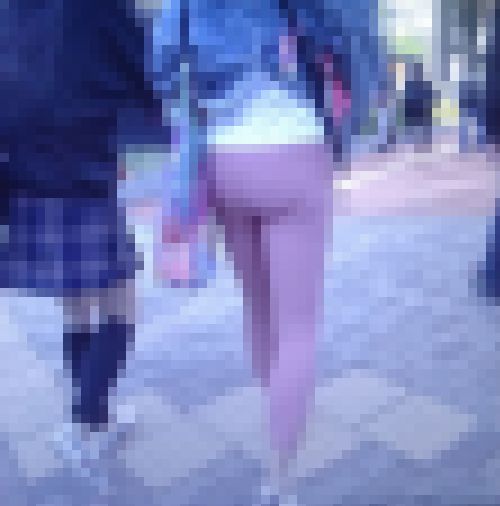 スタイル抜群の清楚系美女がピタピタなヨガパンツで歩いてるよ　サンプル画像2