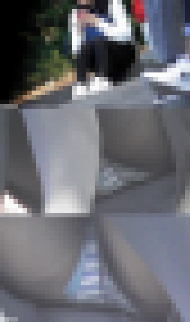 お散歩パンチラ風景【221201】　サンプル画像2