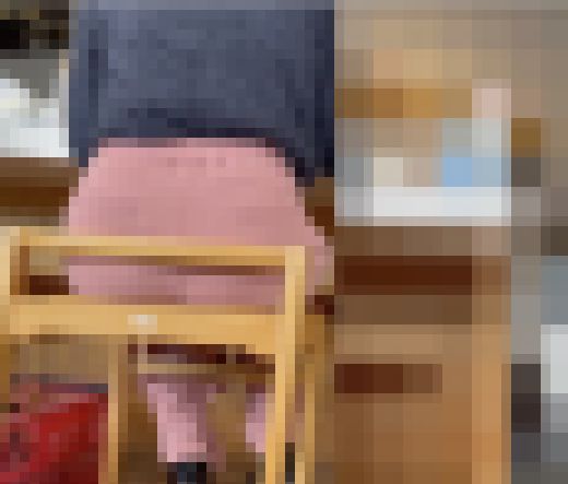 【20代のプリ尻】無防備な尻を視◯されながら ○ーメンをすするタヌキ顔女子 【4K】 サンプル画像3