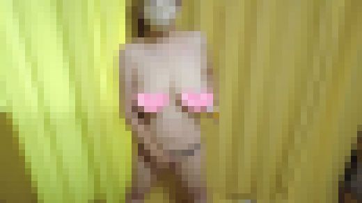 ❤愛華の自撮りオナニー❤立ったまま玩具を使ったオナニーで感じる人妻　サンプル画像1