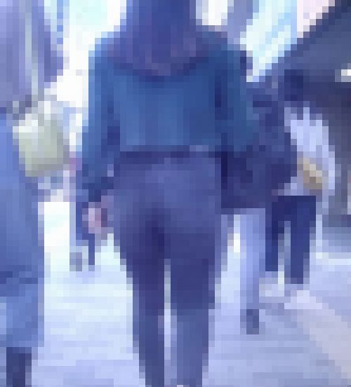 超エロカワ美女がとてつもなく大きなド美エロヒップでスキニーデニム履いて歩いてるよ サンプル画像2