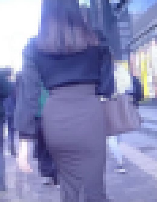 清楚なのに超スーパー猥褻ドエロ美巨尻を持つ極上美女がタイトスカート破裂しそうなくらいパンパンにさせて歩いてるよ　サンプル画像1