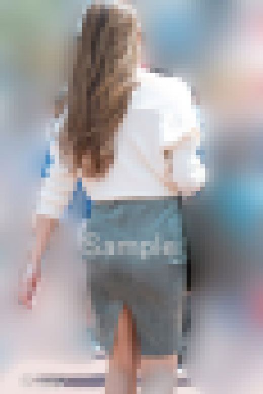 セクシーなお姉様方!全員美脚に深いスリットからのふとももエロ過ぎ! サンプル画像2