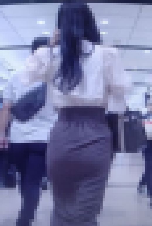 清楚お嬢様系スタイル抜群の激カワ美少女がタイトスカート履いて歩いてるよ　サンプル画像1