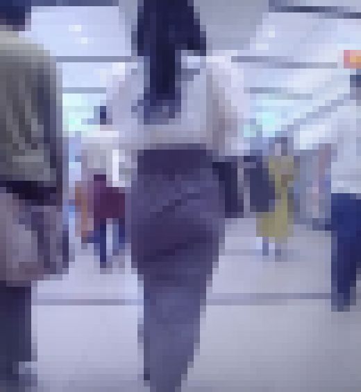 清楚お嬢様系スタイル抜群の激カワ美少女がタイトスカート履いて歩いてるよ　サンプル画像2