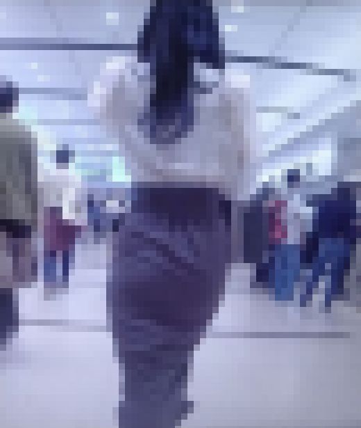 清楚お嬢様系スタイル抜群の激カワ美少女がタイトスカート履いて歩いてるよ　サンプル画像3