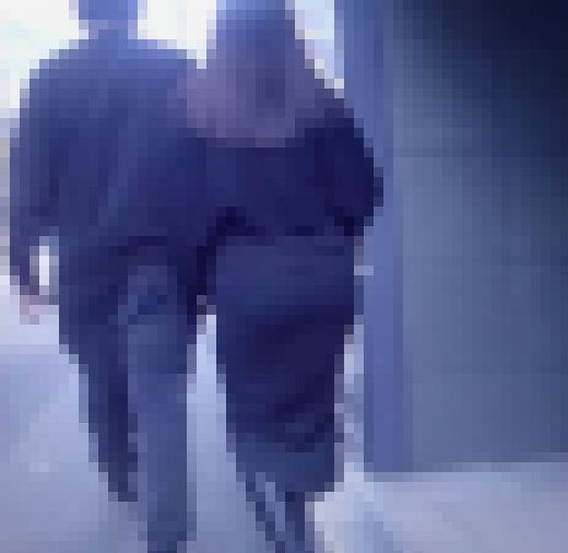 超ムチムチでボリューム感ある巨尻でタイトスカート履いて歩いてるよ　サンプル画像3