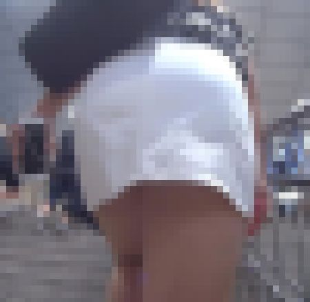 ぽっちゃり系ミニスカサンダルとOLパツパツ尻(2名) サンプル画像1