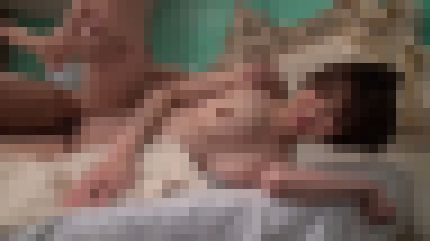 21歳のフリーターが色白美巨乳のエッチな体を巨根で激しく突かれマン汁を白濁させて快感に喘ぐ　サンプル画像3