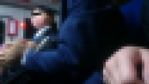 【バス痴漢 ＳＰ】超アイドル級 優しい純粋な処女Ｋに爆発 バレそうなところ友達の視界をふさぎ確信の受け入れ　サンプル画像1