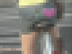 自転車で太ももがあらわになったデニミニ娘　サンプル画像1