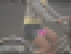 自転車で太ももがあらわになったデニミニ娘　サンプル画像2