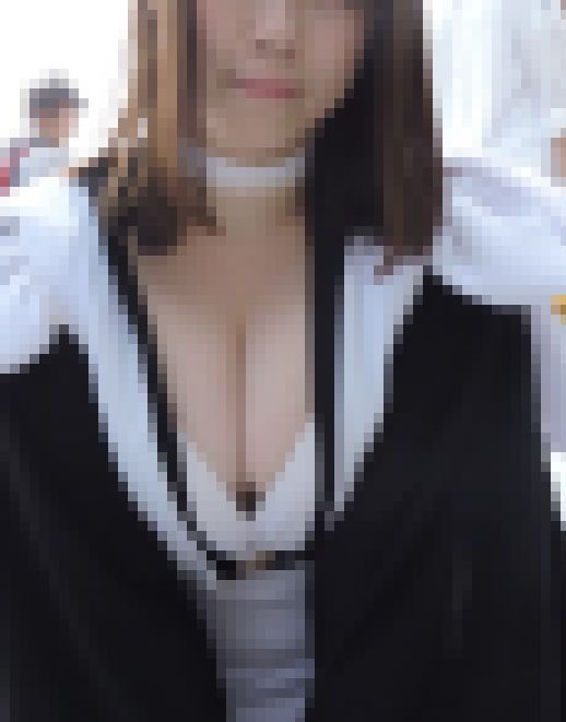 コスプレ2017夏巨尻丸見え露出しまくりw巨乳谷間野外撮影【動画】イベント編 3876と3874セット販売 サンプル画像1