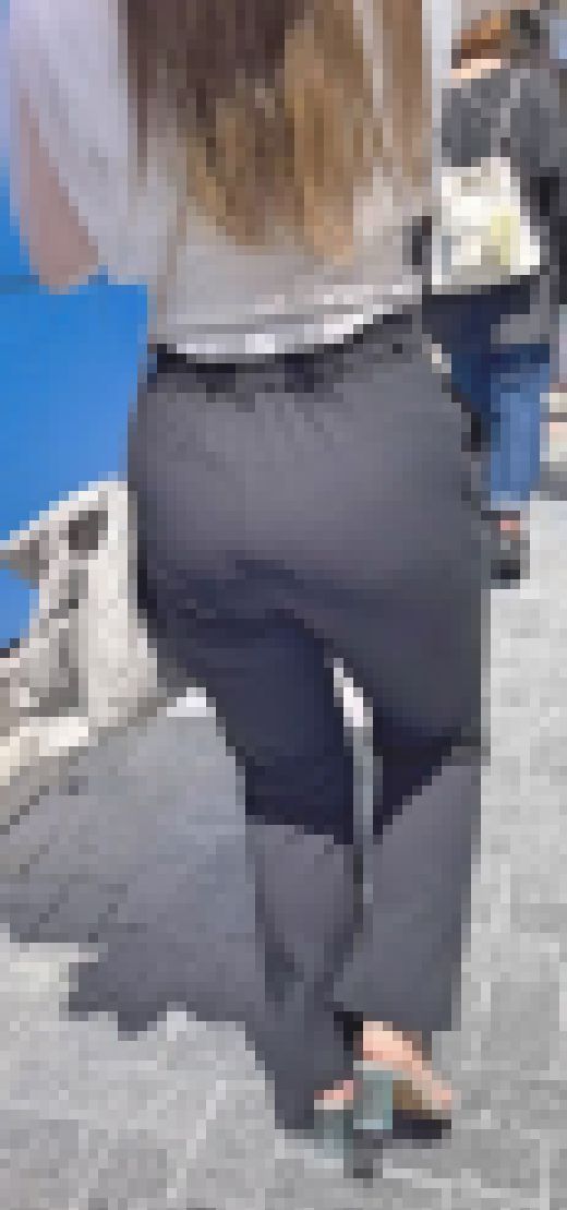 キュッと細い腰回りとイヤらしく突き出た美爆尻を元気にムニュらせて男を挑発！ 下品なパンツスーツ お姉さん編　サンプル画像2