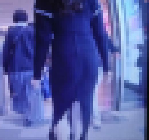 色気抜群の美女がバックスリットの入ったタイトスカート履いて美巨尻強調して歩いてるよ　サンプル画像1