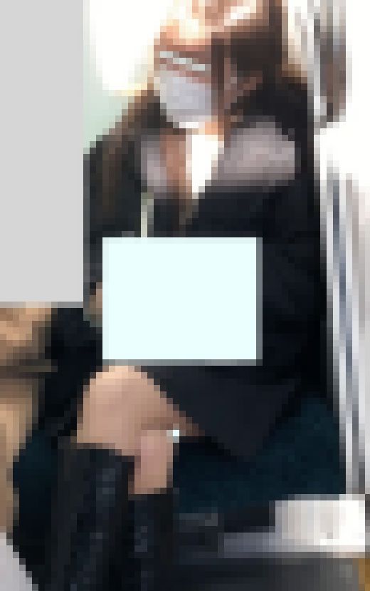 生足ロングコート美女　サンプル画像1