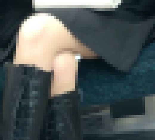 生足ロングコート美女　サンプル画像2