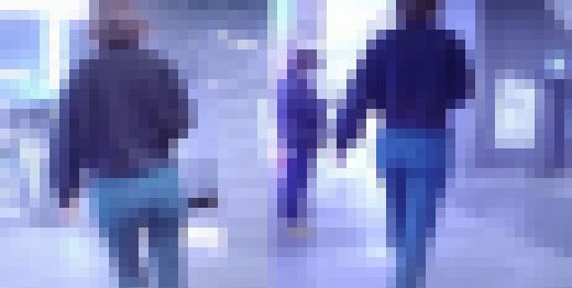 清楚系の美人ショップ店員がピタピタストレッチパンツ履いて巨尻ムニュらせて歩いてるよ　サンプル画像1