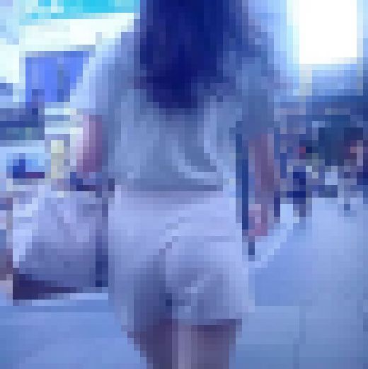 超美スタイルの極上美女がショーパンお尻のワレメに食い込ませてTバックまでもめり込んで歩く姿がエロい サンプル画像3
