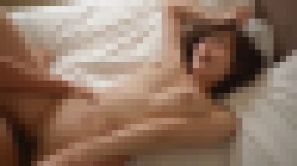 スレンダー美巨乳の27歳人妻が他人棒で激しく突かれ快感の連続　サンプル画像3