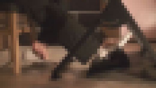 みくちゃんのゲームペダルでM男の顔面踏み踏み舐め舐め スーツパンプス編 サンプル画像1