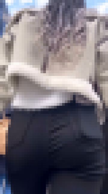 スキニーパンツでヒップラインが美しいスレンダー美女　サンプル画像2