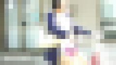 自転車で太ももがあらわになったデニミニ娘3 サンプル画像1