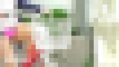 自転車で太ももがあらわになったデニミニ娘3 サンプル画像2