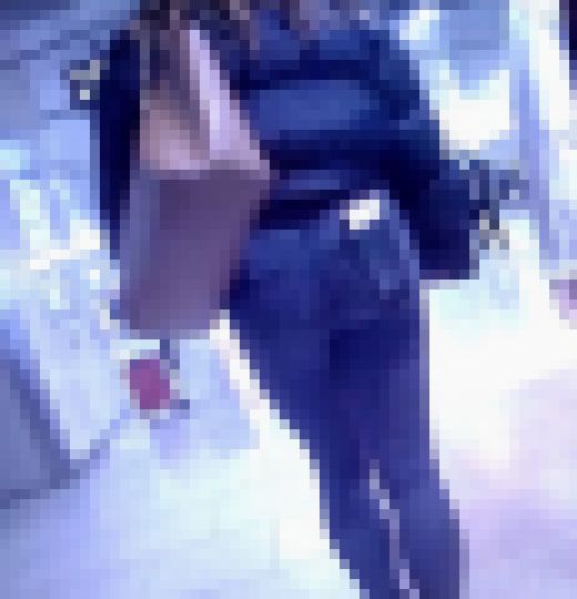 長身爆尻美女がブラックスキニーデニムピタピタパンパンにさせて歩いてるよ　サンプル画像1