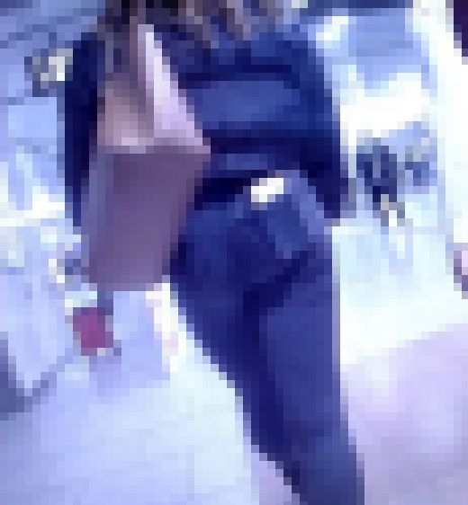 長身爆尻美女がブラックスキニーデニムピタピタパンパンにさせて歩いてるよ　サンプル画像2