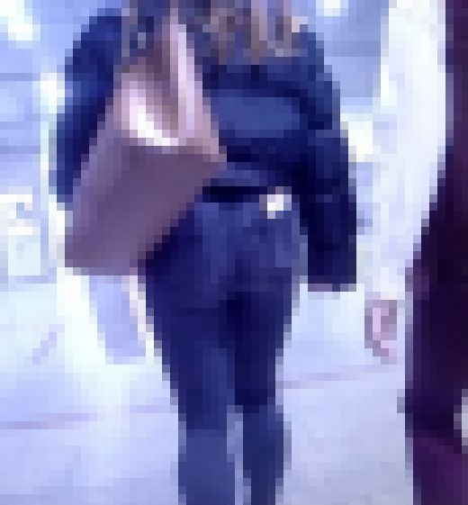 長身爆尻美女がブラックスキニーデニムピタピタパンパンにさせて歩いてるよ　サンプル画像3