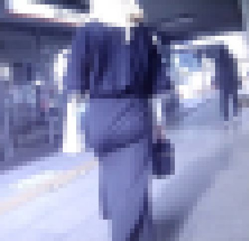 美形金髪美少女がタイトスカート履いて超爆尻肉をプルンプルンさせて歩いてるよ サンプル画像3