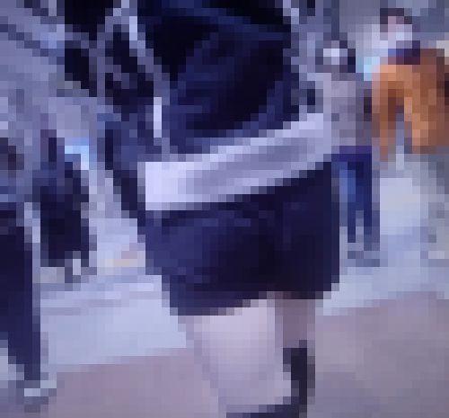 スタイル抜群の美女がショートパンツ履いて尻肉ムニュムニュさせながら歩いてるよ　サンプル画像1