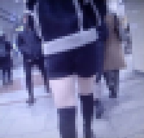 スタイル抜群の美女がショートパンツ履いて尻肉ムニュムニュさせながら歩いてるよ　サンプル画像2