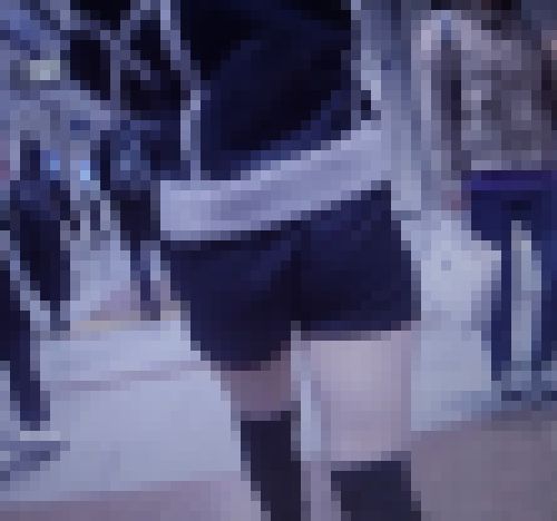 スタイル抜群の美女がショートパンツ履いて尻肉ムニュムニュさせながら歩いてるよ　サンプル画像3