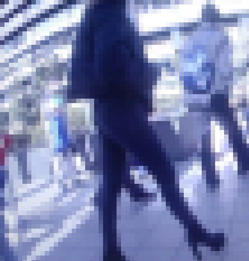 スタイル抜群のハイスペック美人お姉さんがスキニーデニム履いて美脚美尻を見せつけて歩いてるよ　サンプル画像3