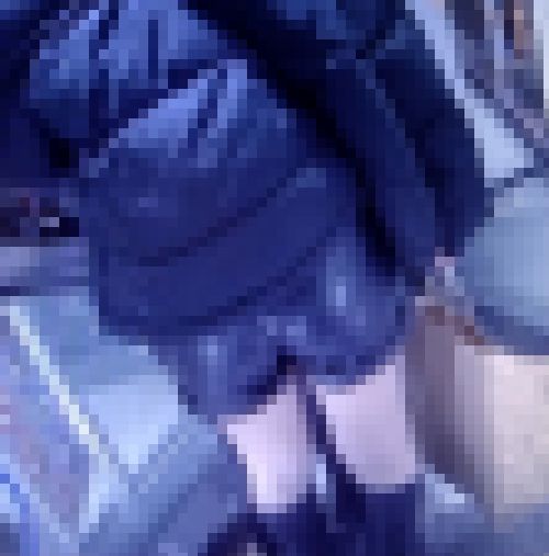 激カワ美少女が光沢感のあるレザーショートパンツ履いてエロい肉尻浮かび上がらせながら歩いてるよ サンプル画像3