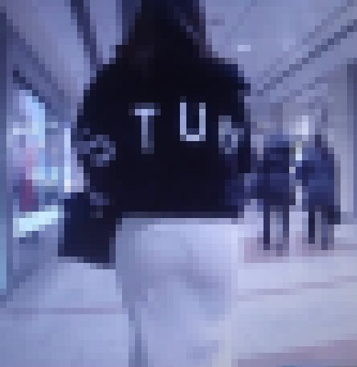 超セクシー系の美女がタイトスカート履いて猥褻ドデカヒップをプルンプルンさせて歩いてるよ　サンプル画像1
