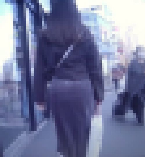 激エロカワ美女がタイトスカート履いて美爆尻を突き上げて歩く姿にフル勃起 サンプル画像2