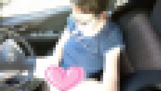 ❤オナニー・自撮り❤人が多いスーパーの駐車場でディルドオナニーする人妻 サンプル画像2