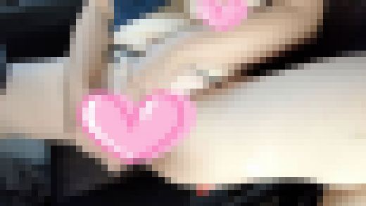 ❤オナニー・自撮り❤人が多いスーパーの駐車場でディルドオナニーする人妻 サンプル画像3