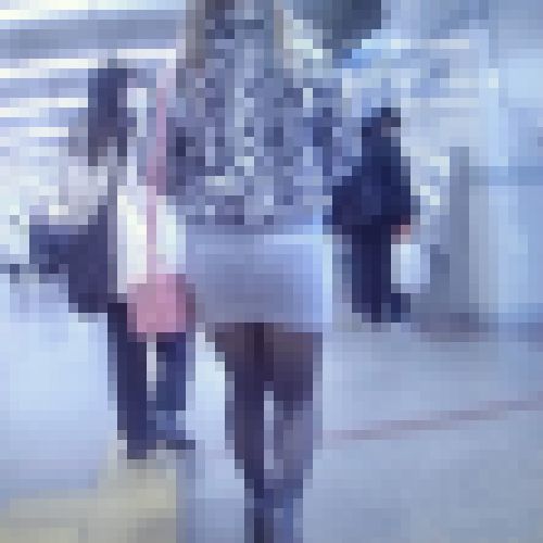 エロスタイルの激カワギャルがタイトニットミニワンピ着て美巨尻モッコリパンパンにさせて歩いてるよ サンプル画像3